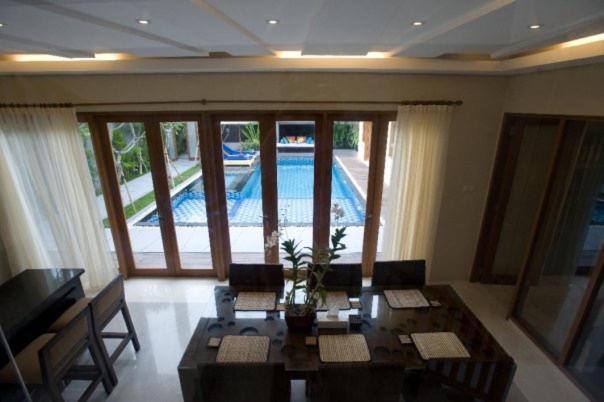 Villa Travis Seminyak Esterno foto