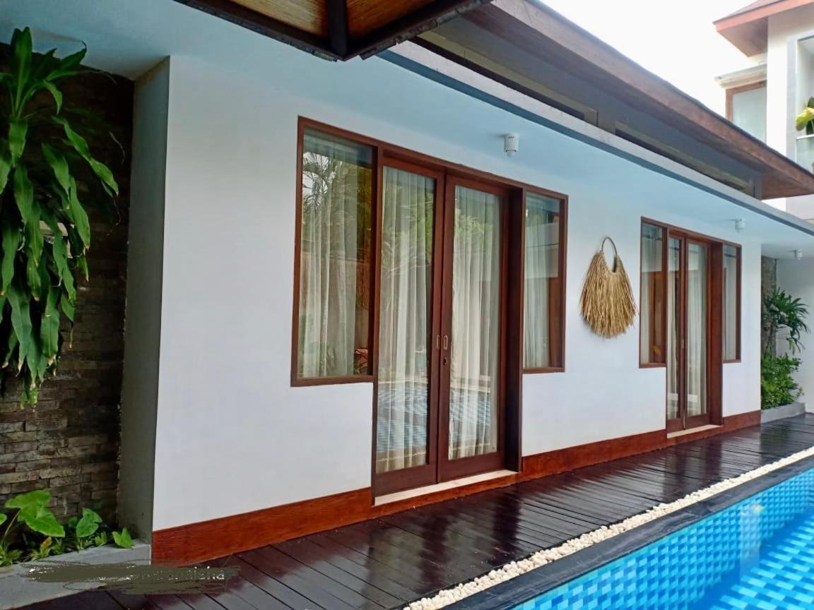 Villa Travis Seminyak Esterno foto