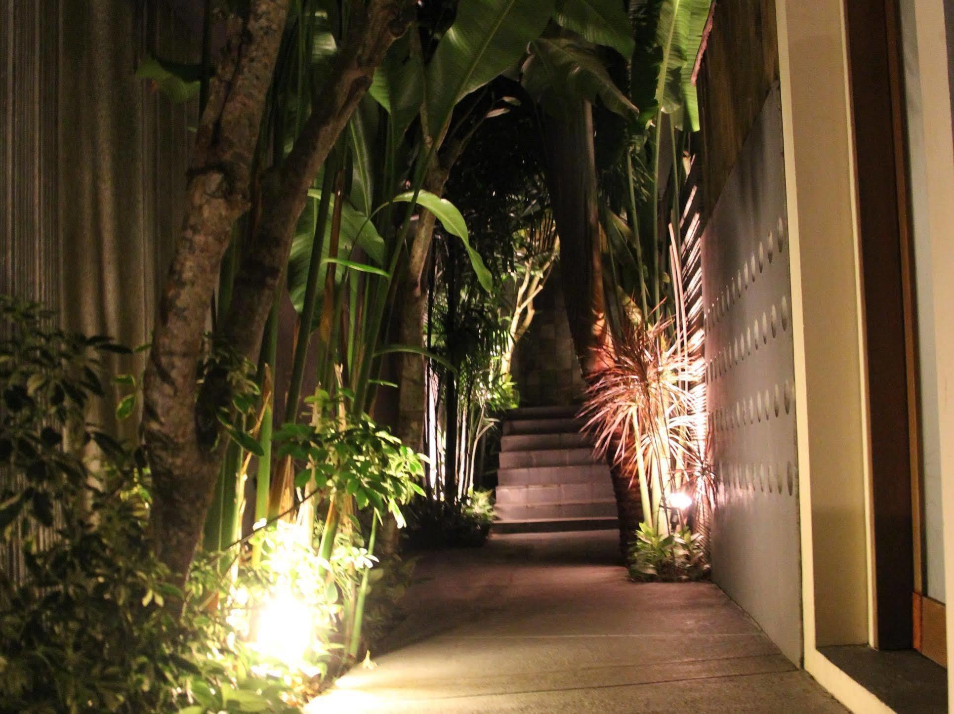 Villa Travis Seminyak Esterno foto