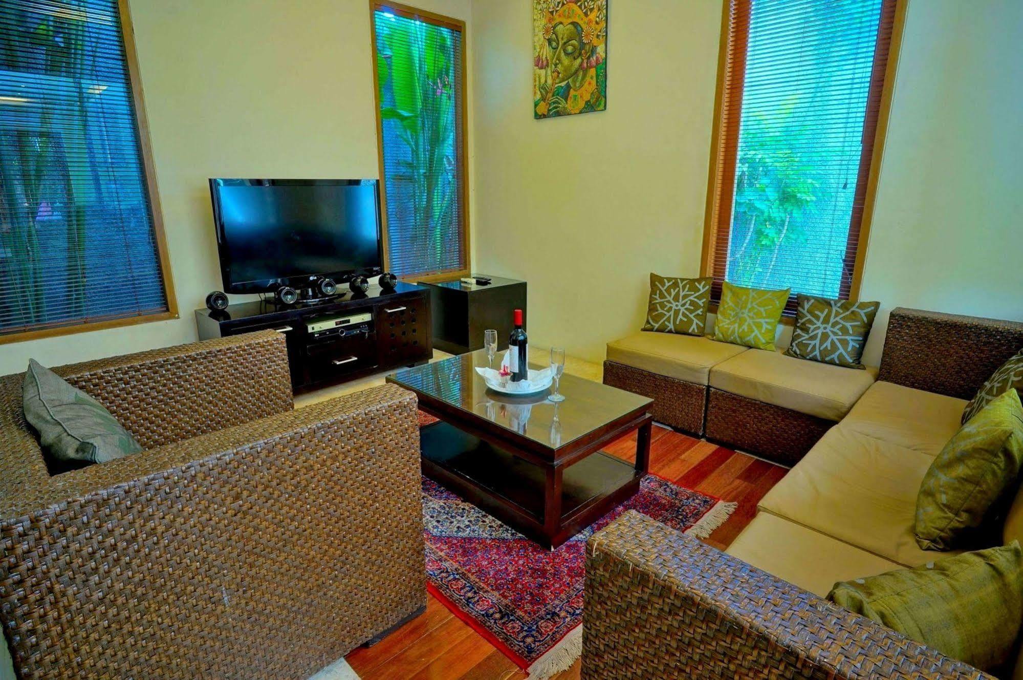 Villa Travis Seminyak Esterno foto