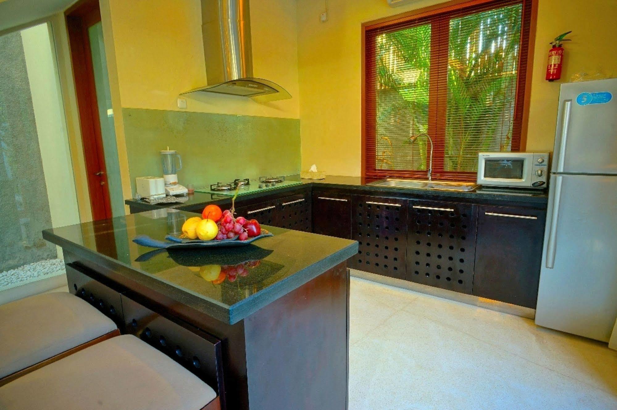 Villa Travis Seminyak Esterno foto