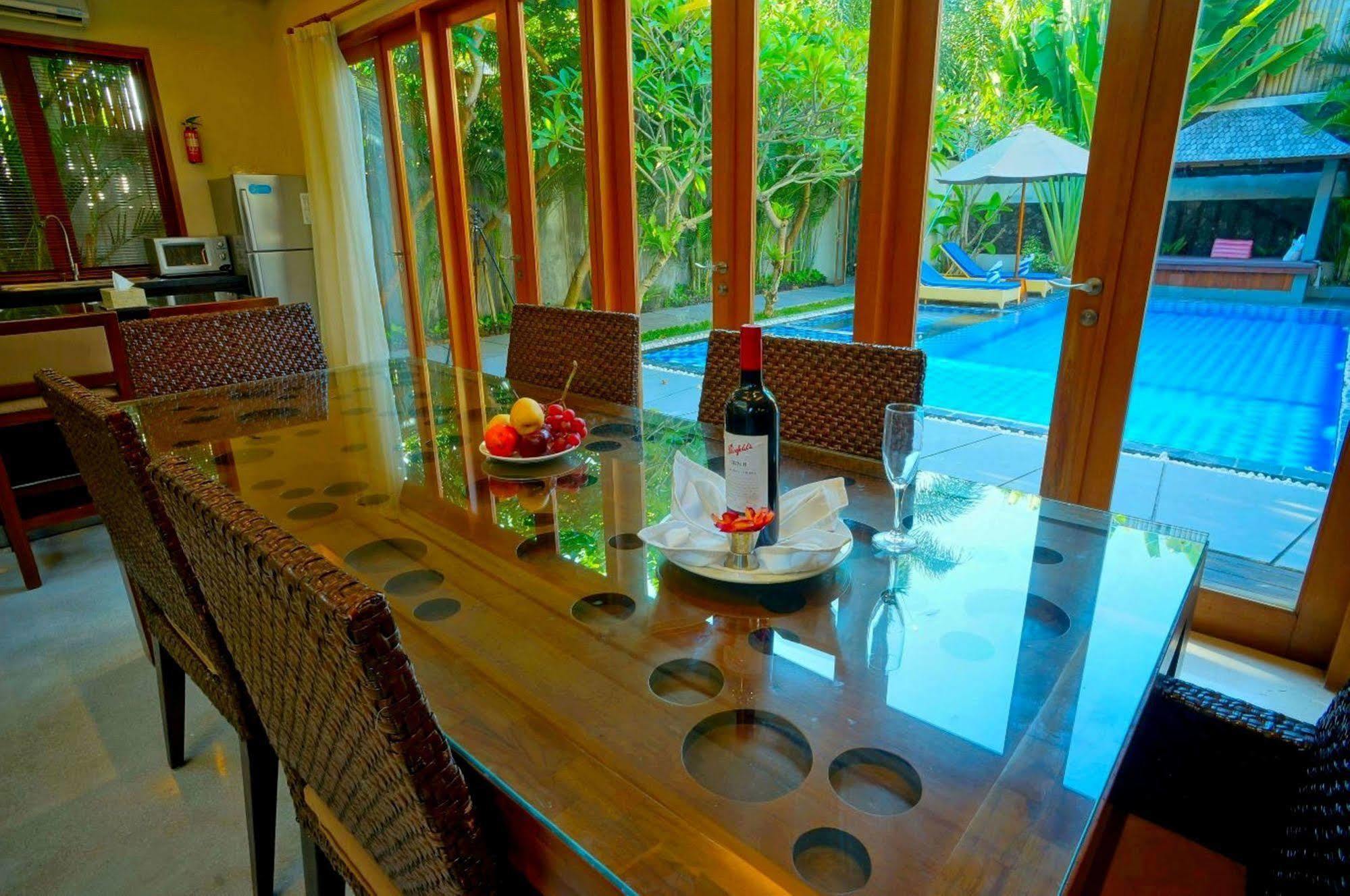 Villa Travis Seminyak Esterno foto