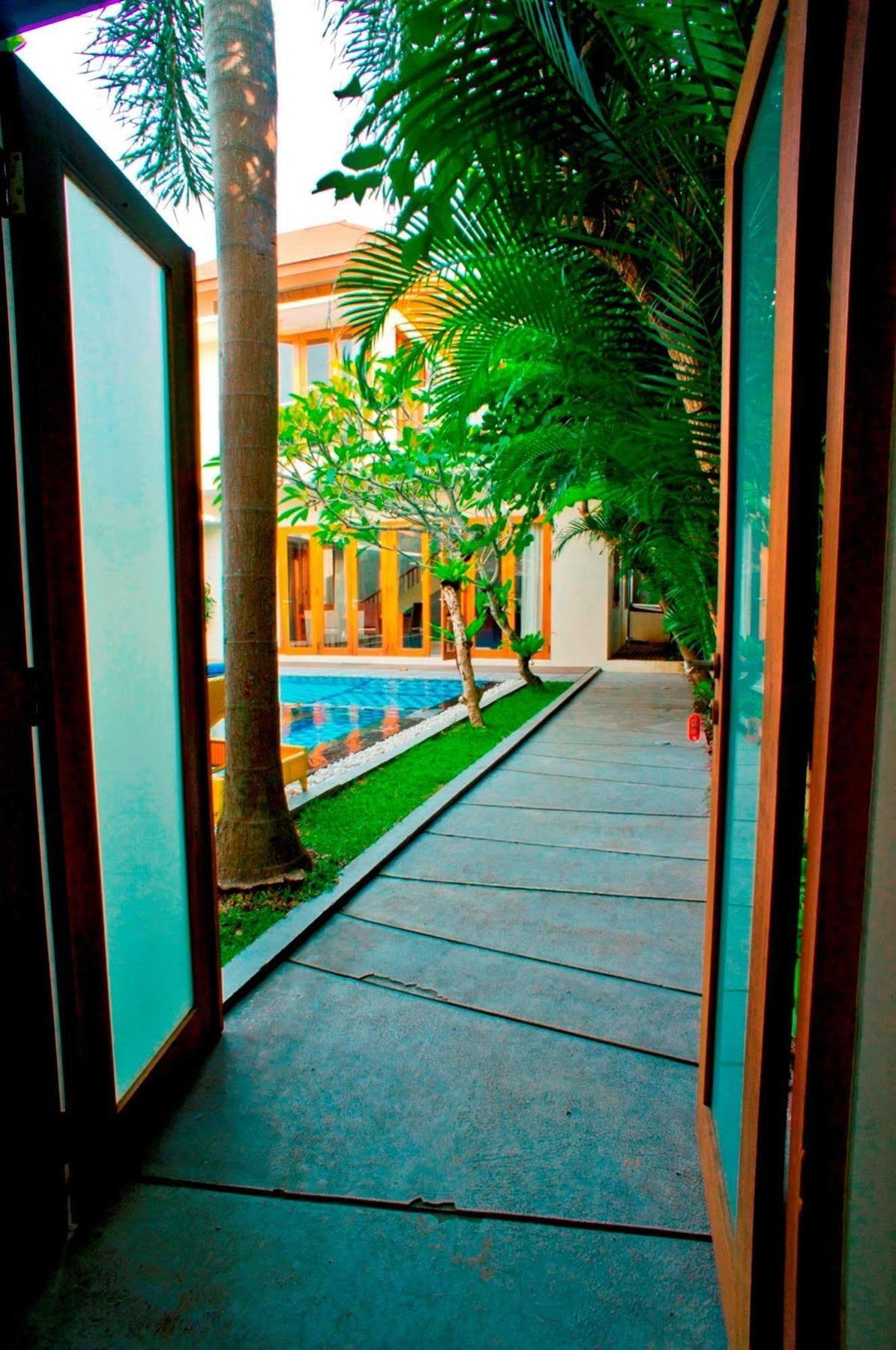 Villa Travis Seminyak Esterno foto