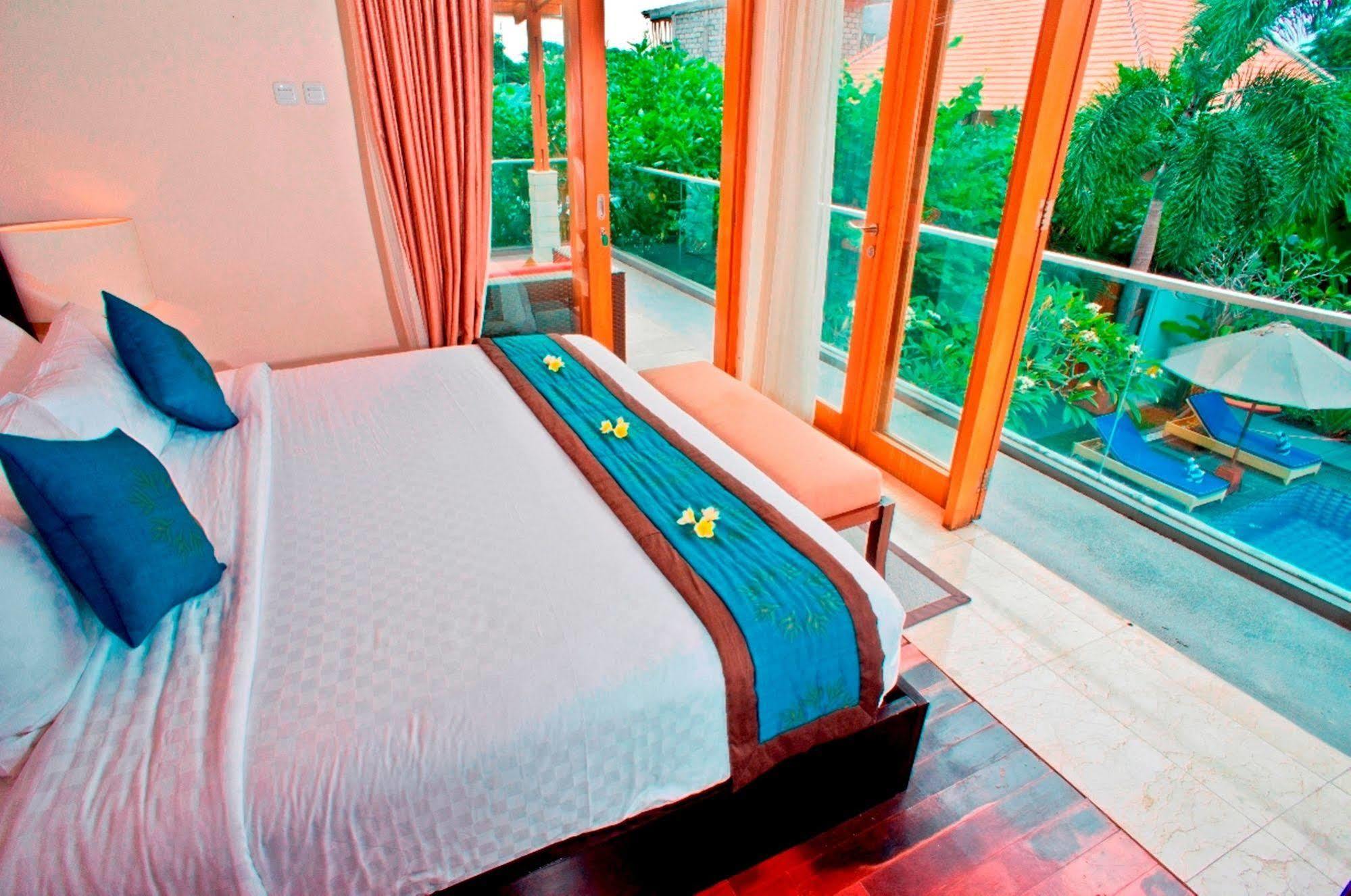 Villa Travis Seminyak Esterno foto
