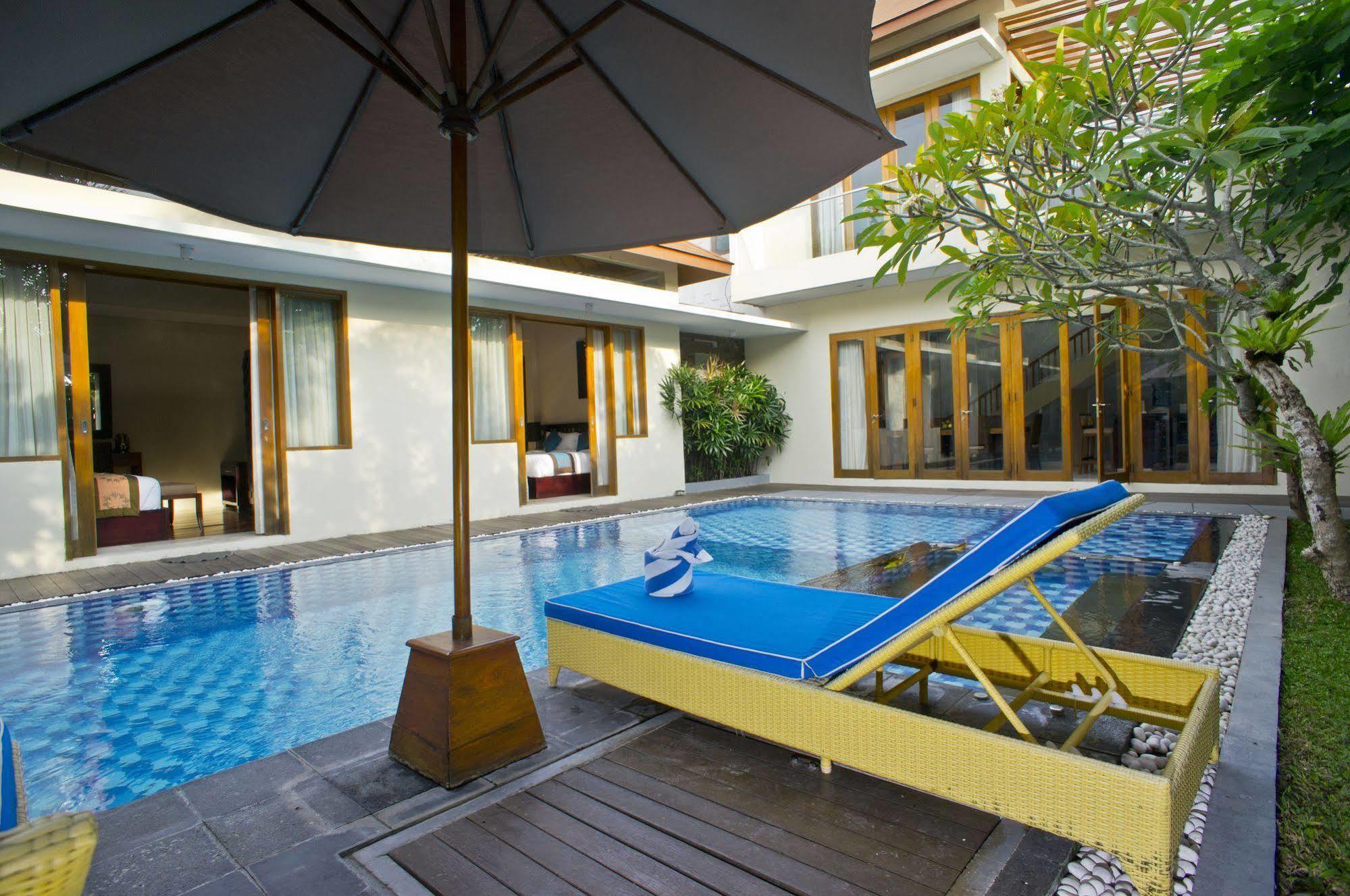 Villa Travis Seminyak Esterno foto
